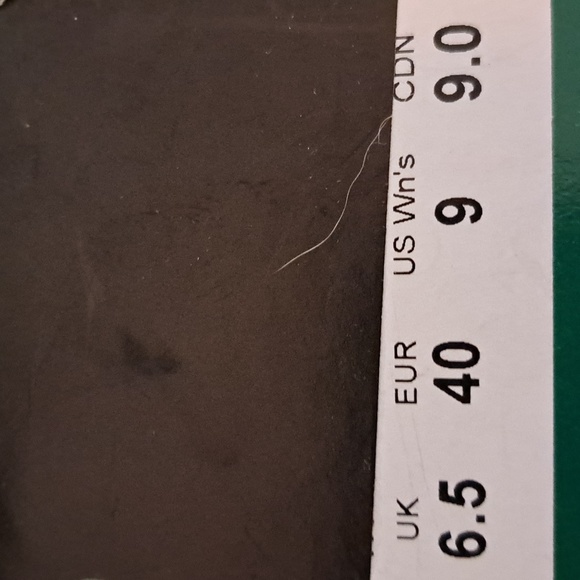 Women's Puma Sneakers - Picture 6 of 6